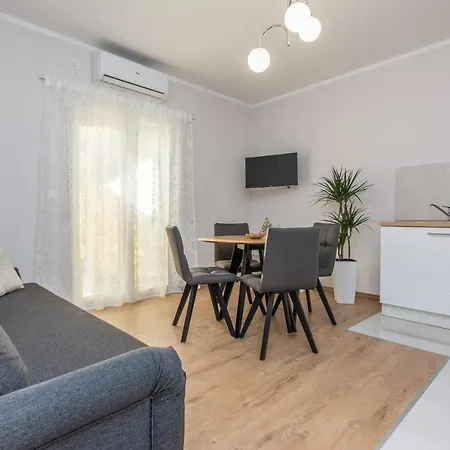 Star - Free Private Parking Apartman Zára