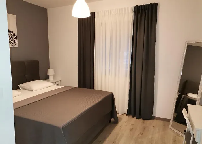 Star - Free Private Parking