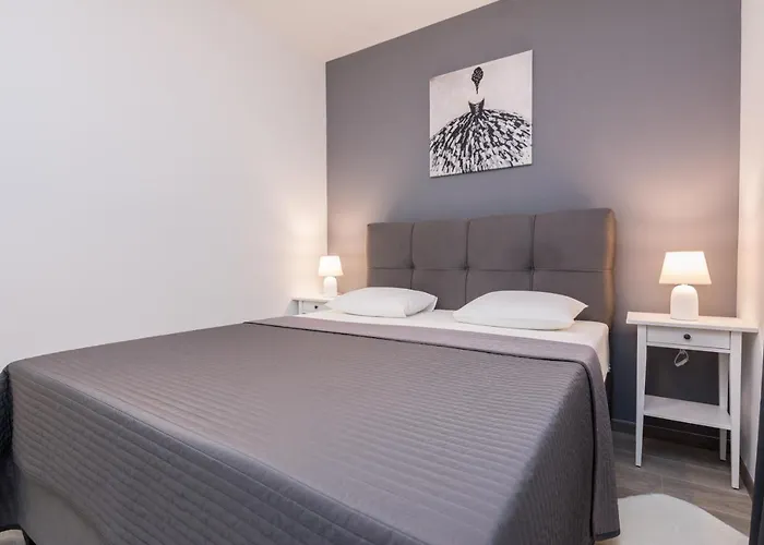 Star - Free Private Parking