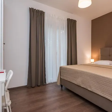 Star - Free Private Parking Apartment