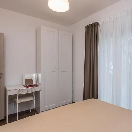 Star - Free Private Parking Apartament