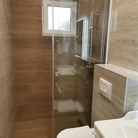 Star - Free Private Parking زادار