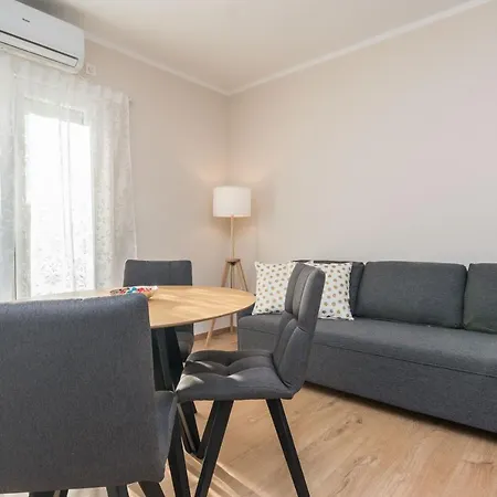 Star - Free Private Parking Apartman Zára