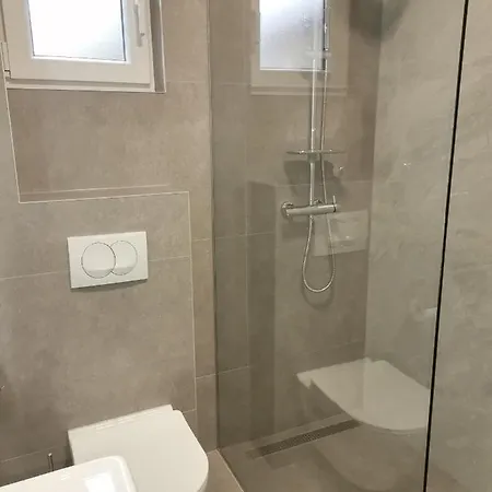 Star - Free Private Parking Apartament