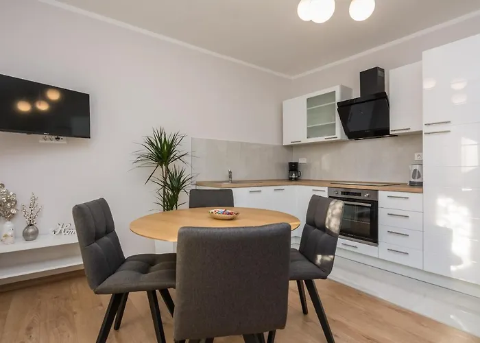 Star - Free Private Parking * Zára