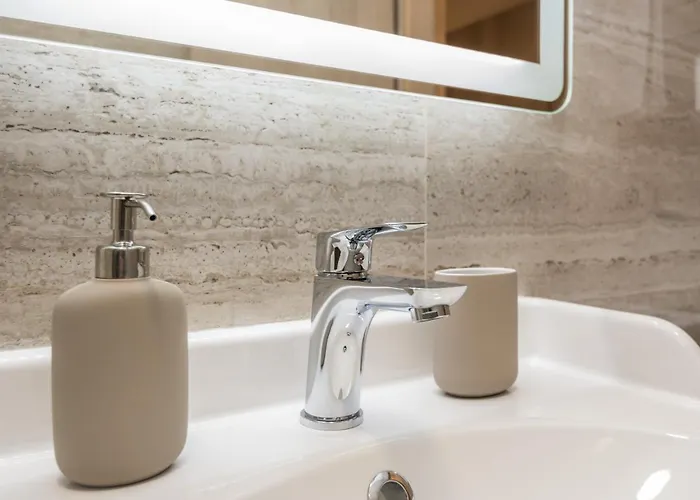 Star - Free Private Parking