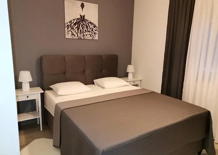 Star - Free Private Parking Apartman Zára