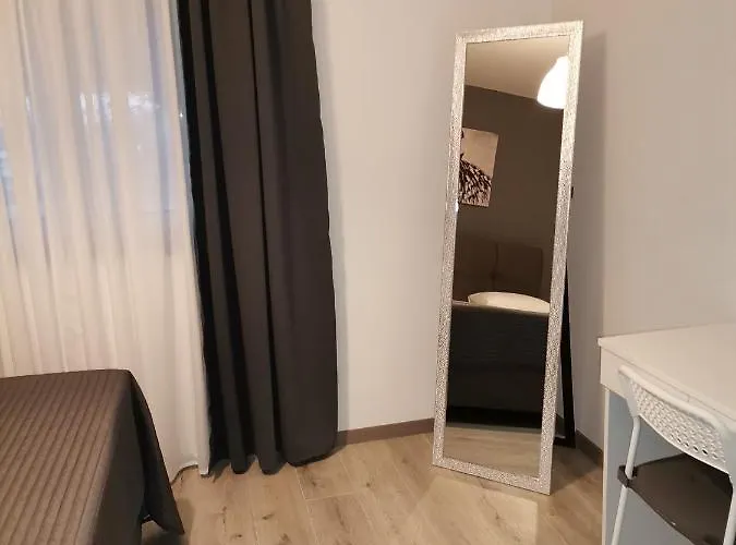 Star - Free Private Parking