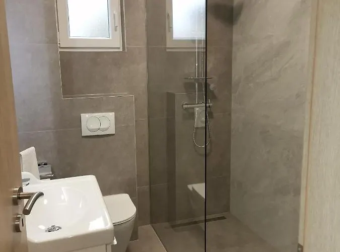 Star - Free Private Parking Apartman Zára