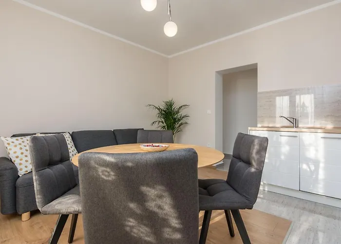 Star - Free Private Parking Apartman Zára