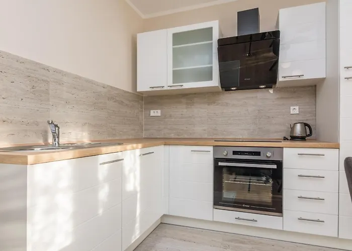 Star - Free Private Parking Apartman Zára